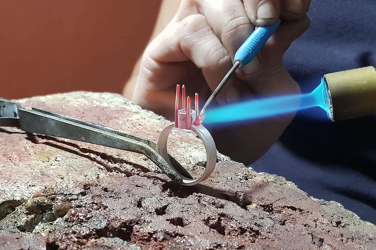 Gestalte deinen eigenen kolumbianischen Smaragdring