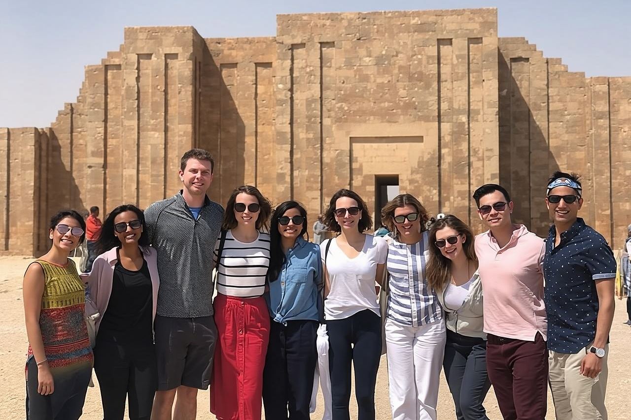 Lawatan Persendirian Berpandu Seharian ke Piramid Giza Dahshur Sakkara dan Memphis