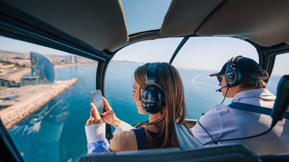 Barcelona 360 Tour: Flying, Sailing & Walking Guided Small Group