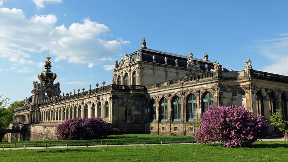 Tur Jalan Kaki Bersejarah Dresden dalam Kelompok Kecil dalam Bahasa Inggris