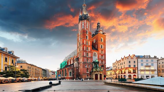 Wawel Hill and Old Town Guided Tour with St.Mary's Church Entrance