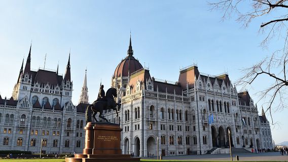 Self-guided discovery walk in Budapest's District V