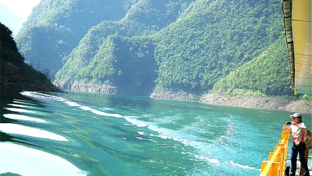 地心谷+清江畫谷一日遊純玩無購物市區免費接送可選多種選項