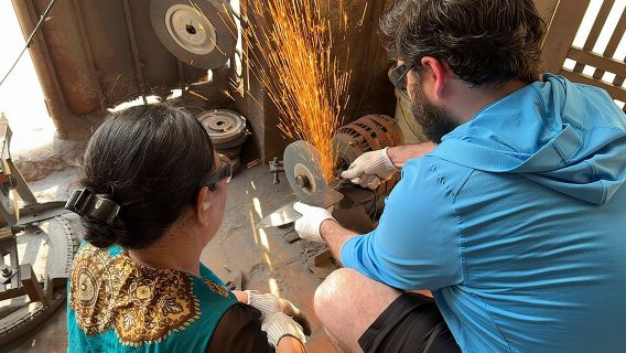 Мастер-класс по изготовлению ножей в Ханое: приобщитесь к наследию кузнечного дела