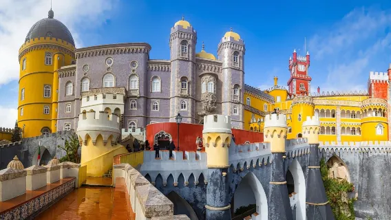 Lisbon: Sintra one-day tour Including Pena Palace and Regaleira Palace