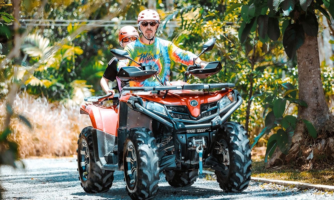 โหนสลิงในป่า Samui Zipline ที่รีสอร์ทลีปา เกาะสมุย บริการรับส่งทั่วเกาะ