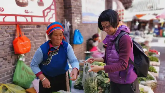 Eatwith - 共颮時刻- 雲南麗江- 傳統地道納西廚房- 本地農夫市集探索- 三道納西美食- 鬼雞，小鍋米線，泡魯達