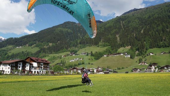 Neustift im Stubaital: esperienza mattutina in parapendio