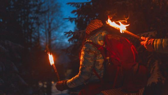 Oslo: Đi bộ dưới ánh đuốc trong rừng tuyết và lửa trại