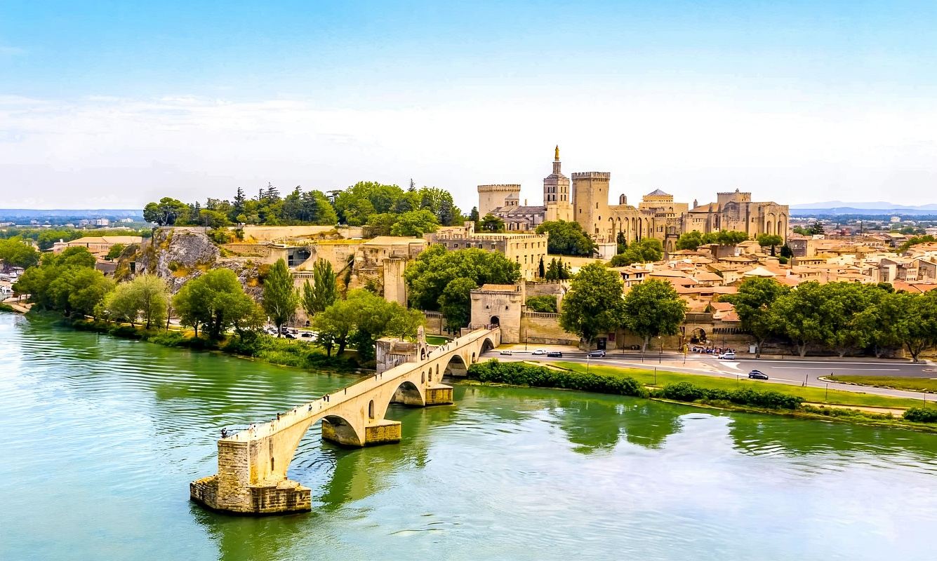 南法阿維尼翁+阿爾勒梵高中心藝術浪漫包車一日遊