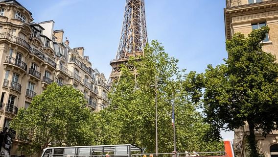 Paris: Discovery Hop-On Hop-Off and Paris by Night Tour