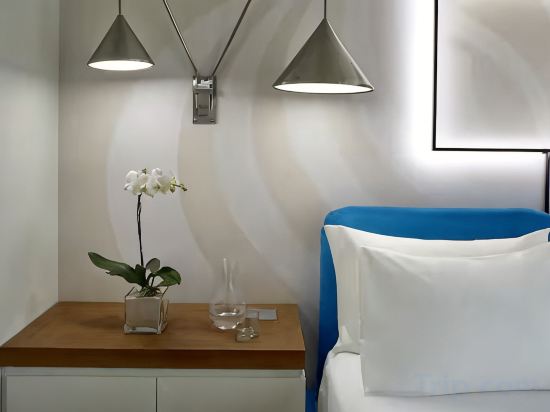 The Valorian Los Angeles, Curio Collection by Hilton - Tap to explore photos