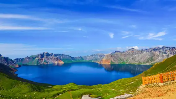 Changbai Mountain Tianchi, Changbai Waterfall, Julongquan, and Yinhuan Lake Private Day Tour from Yanji