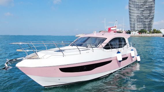 海南三亞可愛粉色46尺全新進口遊艇·包船出海3小時【閨蜜情侶親子家庭出遊優選浪漫遊艇|海釣、游泳、浮潛】