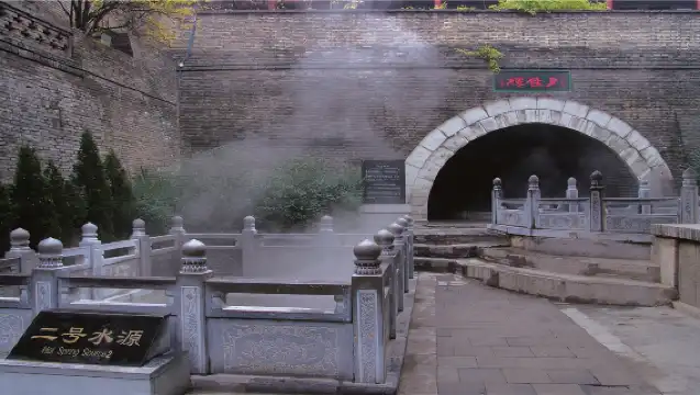 西安華清宮設施入場門票+精品小團導覽講解【含入場門票丨8-12人小團丨可選時段丨資深老師講解丨贈藍牙耳麥使用】