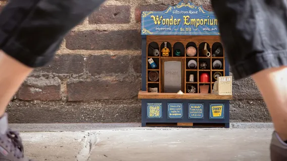 Chasse aux portes miniatures privée et autoguidée à Cambridge