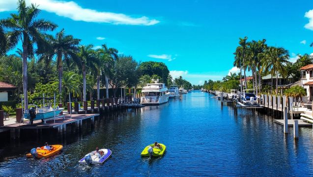 บริการให้เช่าเรือยนต์ขนาดเล็กในฟอร์ตลอเดอร์เดล ทัวร์ชมคลอง เรือยอชต์ และคฤหาสน์