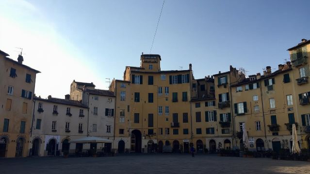 Discover Lucca's Secrets on a Guided Walking Tour