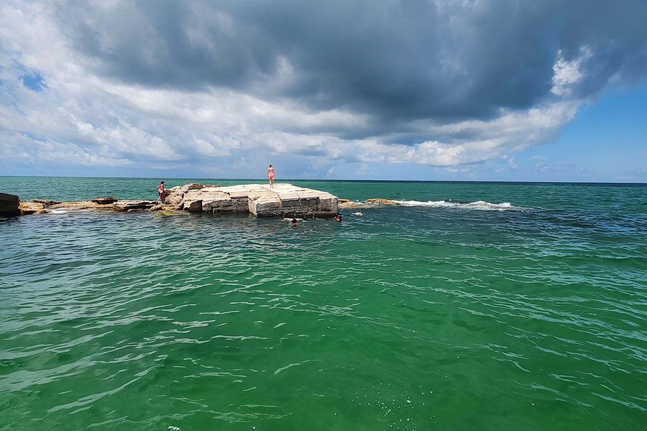 ทัวร์ล่องเรือพร้อมกิจกรรมกีฬาทางน้ำและดำน้ำตื้นใกล้หาดเซนต์ปีเตอร์สเบิร์ก