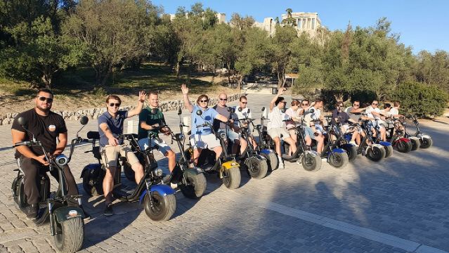 Athena: Tur E-Scooter Premium dengan Panduan di Area Akropolis