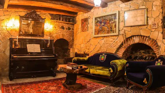 ทบิลิซี: ชิมไวน์ที่ห้องเก็บไวน์เก่าแก่และเก่าแก่ในเมือง