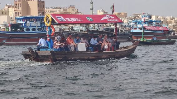 Rundgang durch Dubai. Souks, Museen, lokale Lebensmittelverkostung