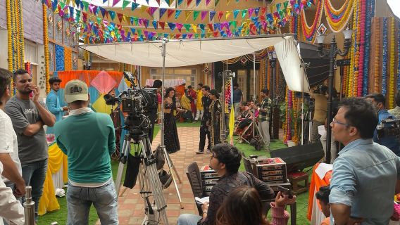 Bollywood Sightseeing and Celebrity Home Tour by Private Car