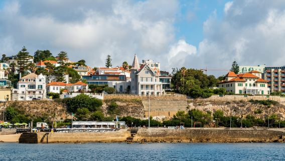 Paseo en barco: de la encantadora costa de Cascais al faro de Lisboa