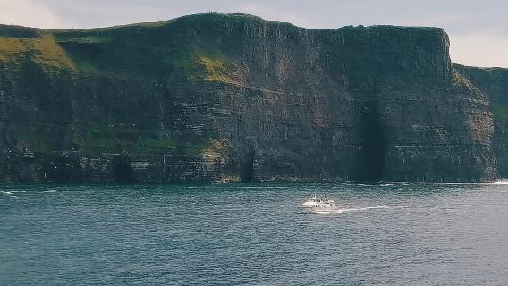 Desde Dublín: Crucero en barco por Galway y los acantilados de Moher en español