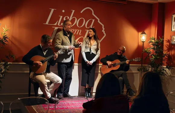 歷史悠久的里斯本法多 (Lisboa em Fado) 的法多 (Fado) 表演與波特酒
