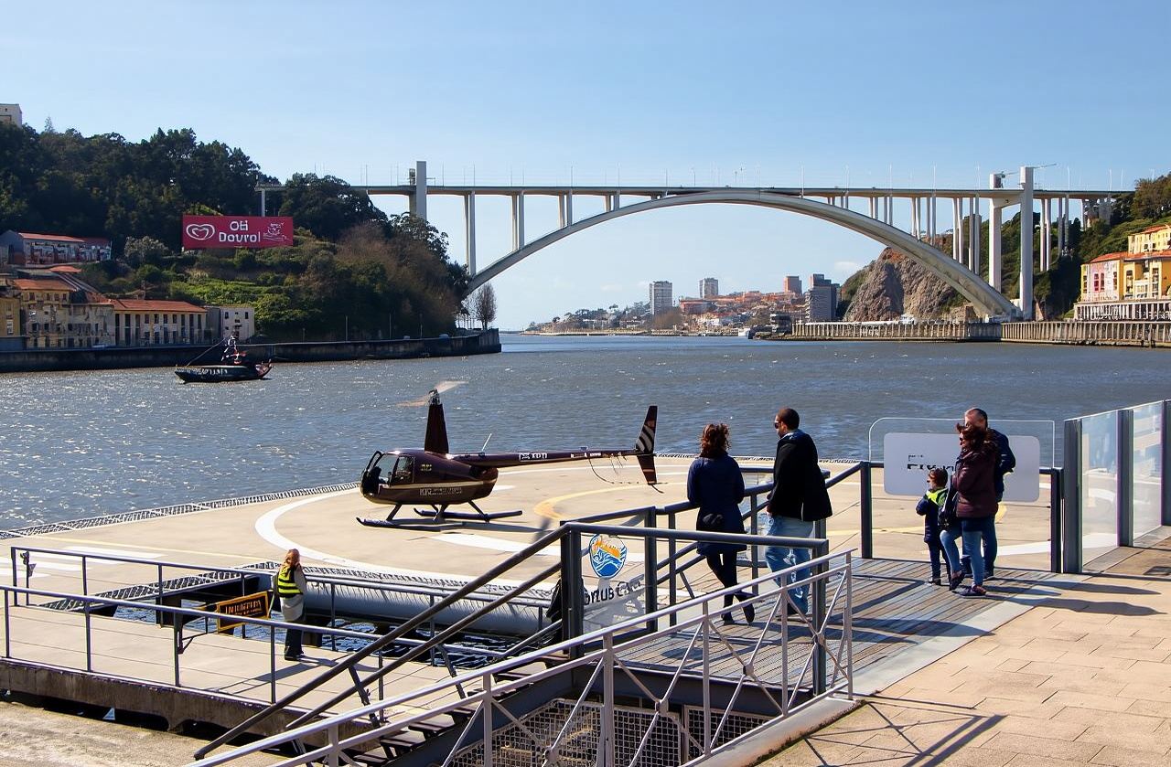 Esperienza in elicottero panoramico a Porto, Portogallo (ammira la costa di Porto, il Ponte Dom Luís I e i famosi punti di riferimento come il sinuoso fiume Douro)