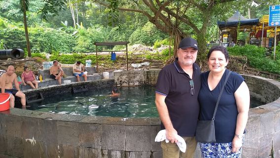 ทัวร์ชนบท น้ำตก น้ำพุร้อน และถ้ำบาตู พร้อมอาหารกลางวัน