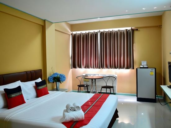 Happyland Mansion Room Type - Deluxe Room