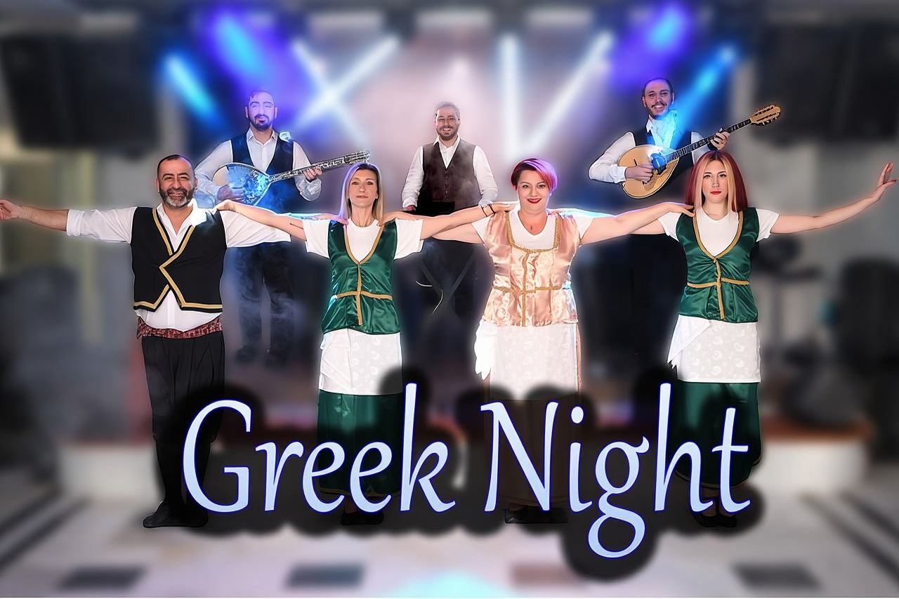 Serata tradizionale greca con musica dal vivo e cena-spettacolo a Santorini