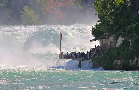 瑞士萊茵瀑布+童話小鎮施泰因一日遊|環遊之路美景