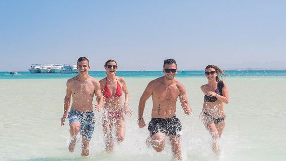 Giornata intera a Orange Bay con snorkeling e sport acquatici