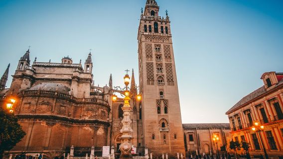 สเปน + พระราชวังเซบียา + สนามสู้วัวกระทิงแห่งเซบียา + หอระฆัง Giralda + จัตุรัสเอสปาญา
