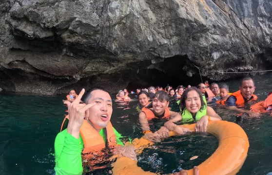 四島奇觀：翡翠洞與閣骨石島一日遊（Opal Travel 提供）
