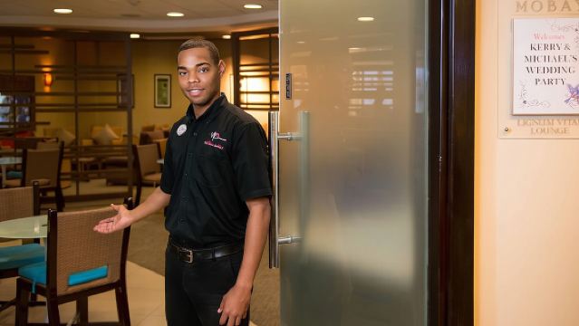 Pacchetto Lounge di Prima Classe, Fast Track e trasporto privato di andata e ritorno dall'aeroporto