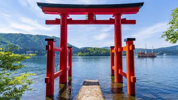 Excursión de un día al santuario de Hakone con el torii de la paz, el valle de Owakudani, el barco pirata y las ocho fuentes de Oshino Hakkai