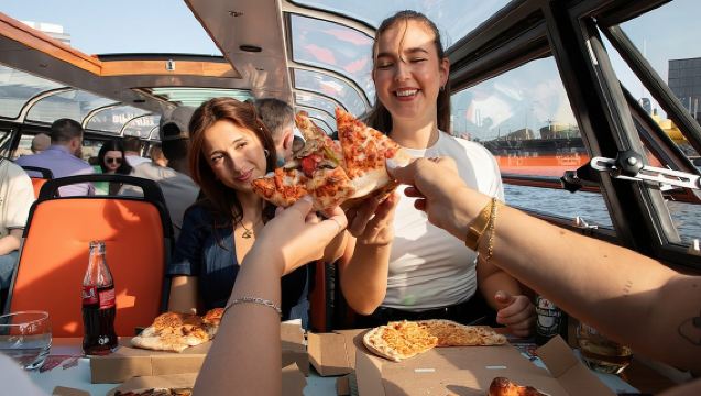 ทัวร์ล่องเรือพร้อมไกด์ในอัมสเตอร์ดัม พร้อมพิซซ่า New York เครื่องดื่ม และไอศกรีม