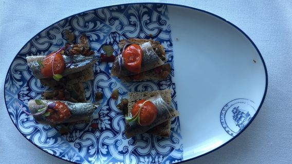 Porto Private Gourmet Food & Wine Historic Tour with a Sommelière