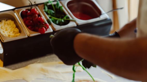 Roma: Corso combinato di cucina per pizza e pasta con vino