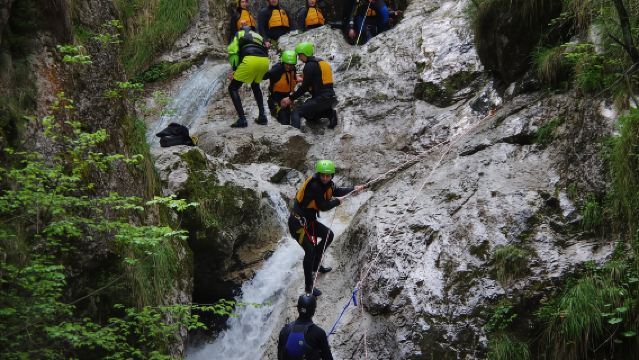 Bovec: Escursione di Mezza Giornata nel Canyoning