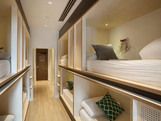 TOC Hostel Barcelona Room Type - Bed In Bed In 8-Bed Female Dormitory Room