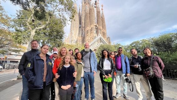 Sagrada Familia & Montserrat Small Group Tour with Hotel pick-up