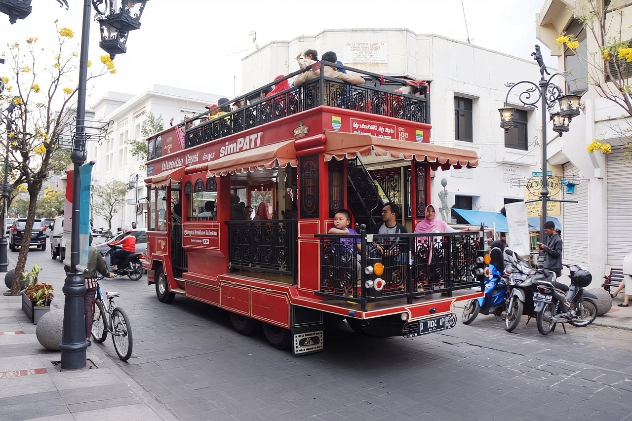 Bandung Highlights: Taman Hutan Raya Djuanda, Shopping at Riau Street & Braga