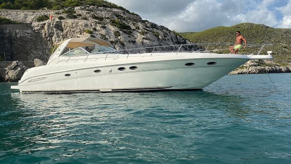 Excursión compartida en yate con bebidas, almuerzo y snorkel.