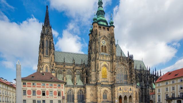 Classic Prague Castle Tour, Strahov Monastery & Castle District