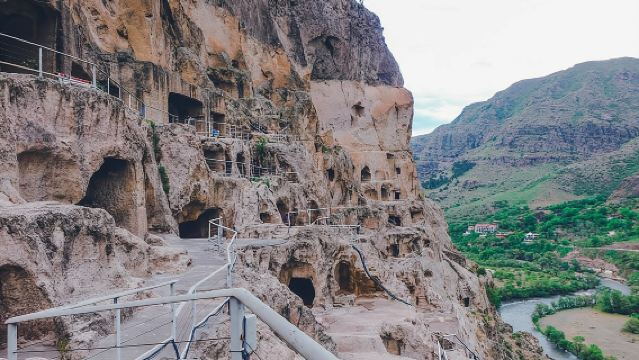 Tour di gruppo dell'antica Georgia a Vardzia, Rabati e Borjomi